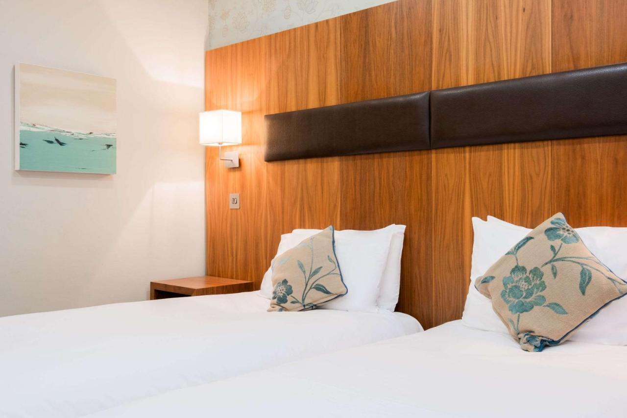 Ramada By Wyndham Cheltenham Golden Valley Экстерьер фото