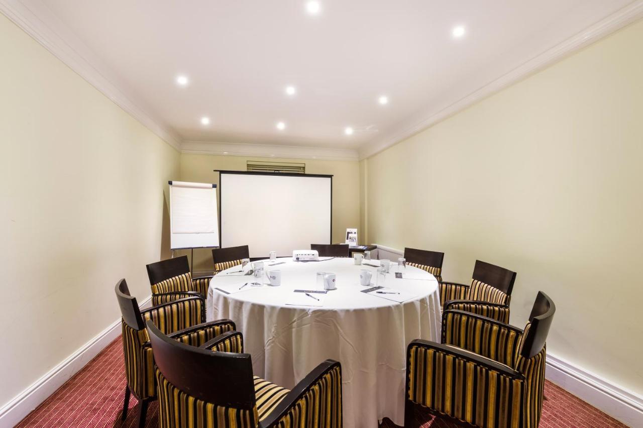 Ramada By Wyndham Cheltenham Golden Valley Экстерьер фото